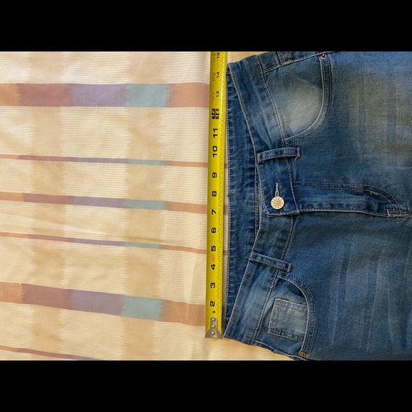 Distressed jeans - Picture 3 of 3